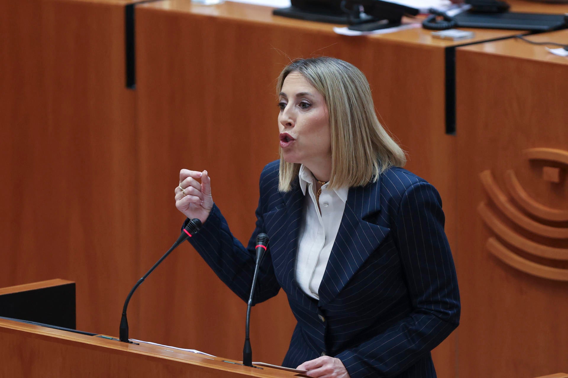 María Guardiola, investida presidenta de la Junta de Extremadura con los votos a favor de Vox María Guardiola, investida presidenta de la Junta de Extremadura con los votos a favor de Vox