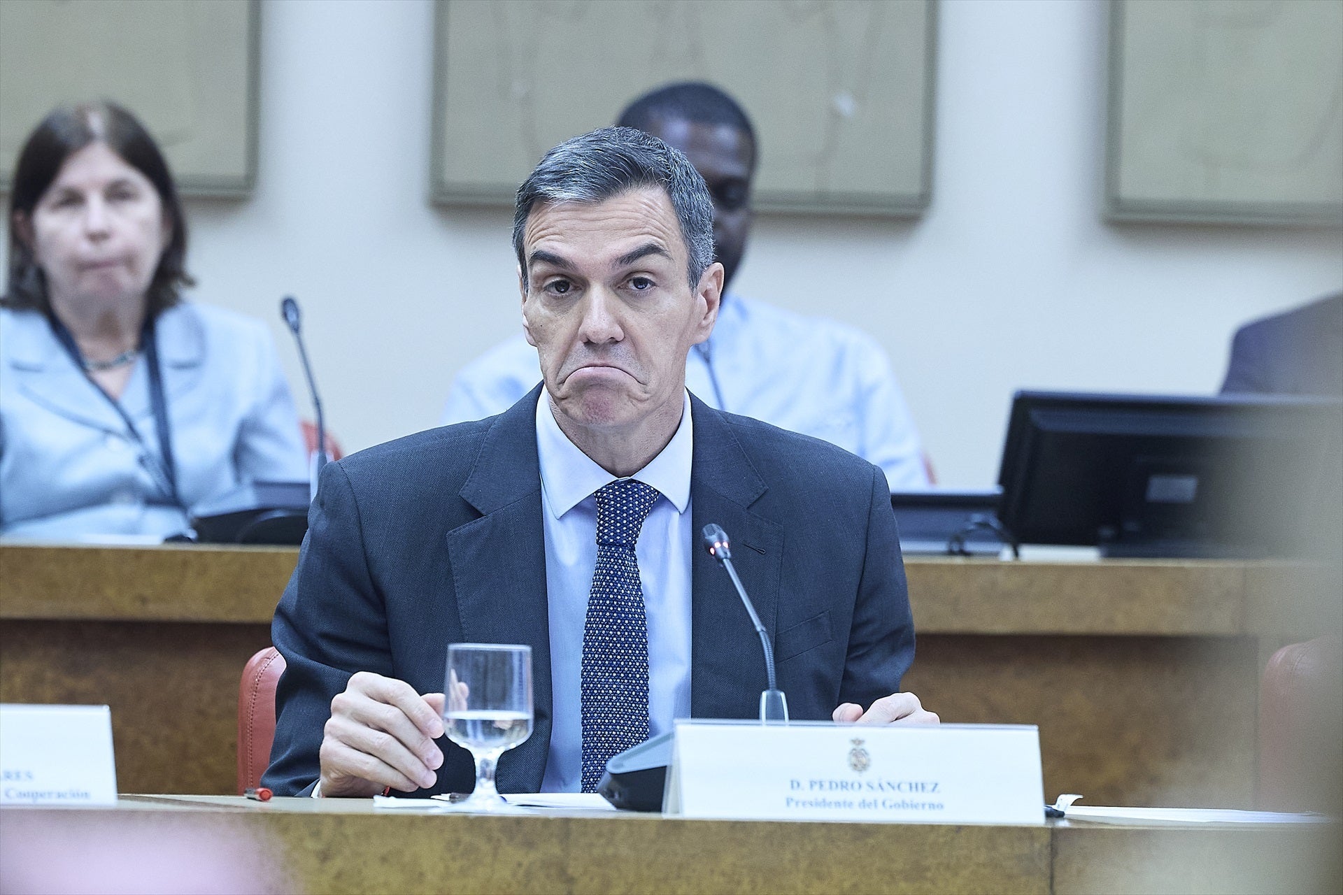 Sánchez presume de datos económicos y expertos introducen importantes matices: "El ahorro es ciencia ficción" Sánchez presume de datos económicos y expertos introducen importantes matices: "El ahorro es ciencia ficción"