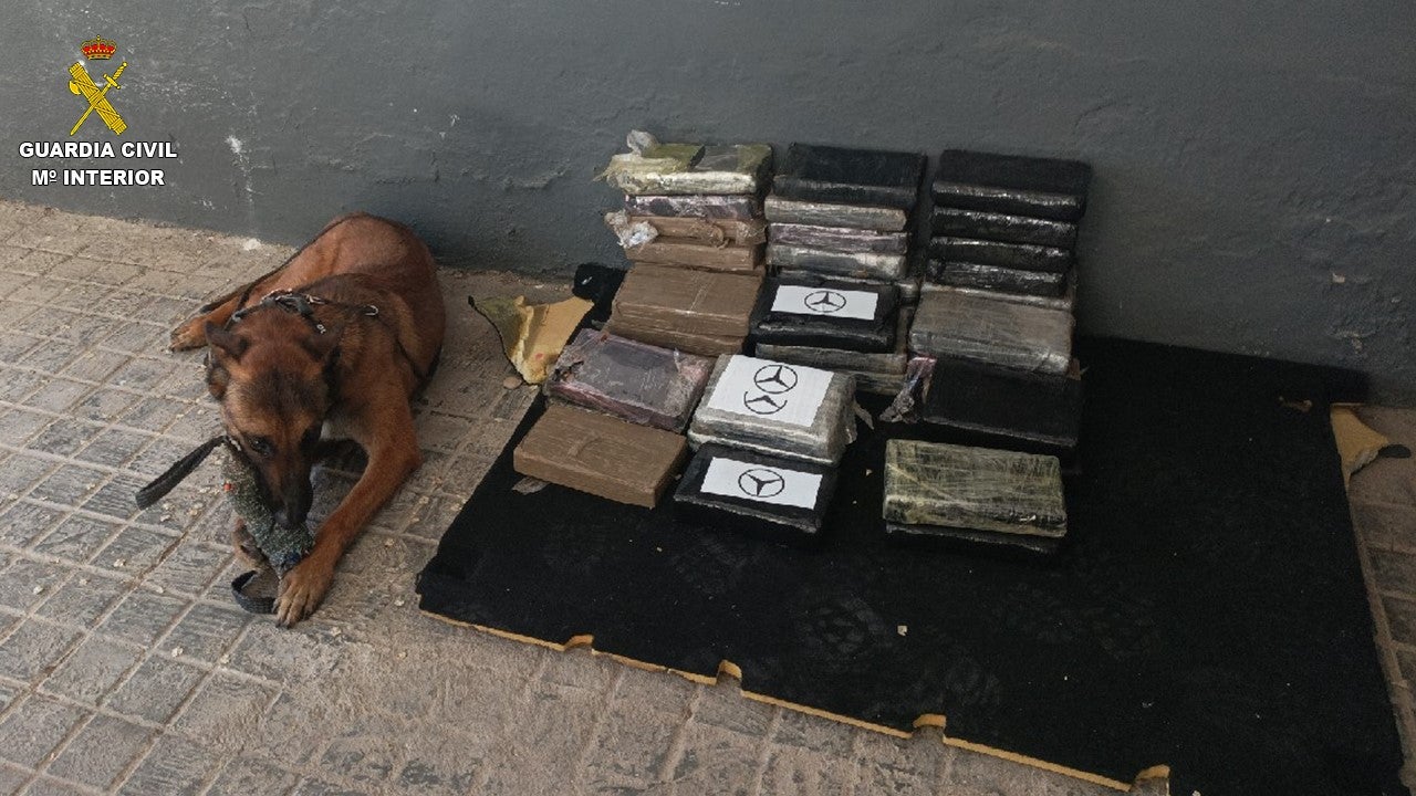 Interceptan un vehículo con 46 kilos de cocaína en la A-4 en Manzanares Interceptan un vehículo con 46 kilos de cocaína en la A-4 en Manzanares