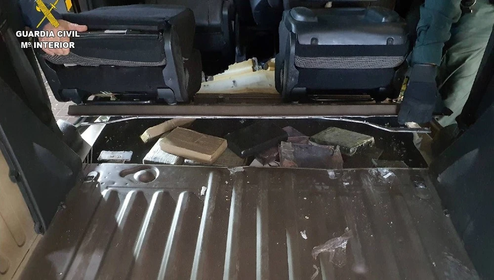 Droga encontrada en el interior del vehículo Droga encontrada en el interior del vehículo