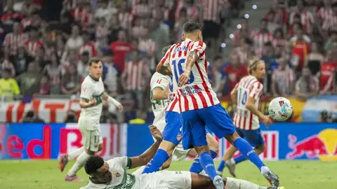Álvaro Rodríguez, en un lance del encuentro de la primera vuelta en el Metropolitano. Álvaro Rodríguez, en un lance del encuentro de la primera vuelta en el Metropolitano.