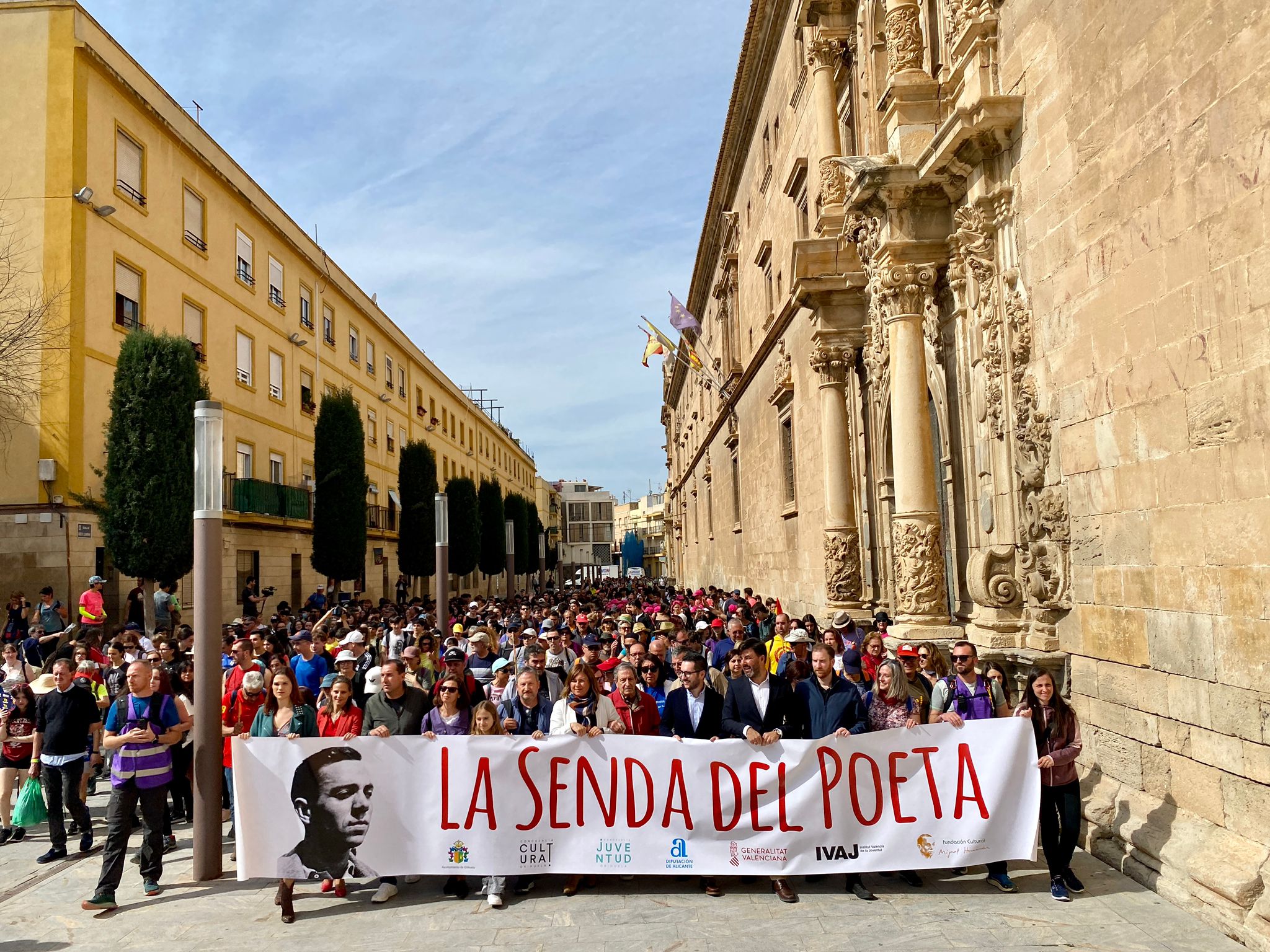 Unas 1.500 personas partirán desde Orihuela este viernes en la XXX Senda del Poeta como homenaje a Miguel Hernández Unas 1.500 personas partirán desde Orihuela este viernes en la XXX Senda del Poeta como homenaje a Miguel Hernández