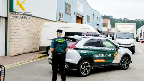 Investigado por robar acero inoxidable en una empresa de Reocín el mismo hombre que sustrajo focos de la A-67 Investigado por robar acero inoxidable en una empresa de Reocín el mismo hombre que sustrajo focos de la A-67