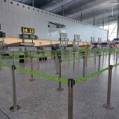 Cierra el aeropuerto de Lavacolla durante 35 días por obras de restauración de la pista mientras los trabajadores de la terminal están en ERTE, vacaciones o desplazados a Alvedro