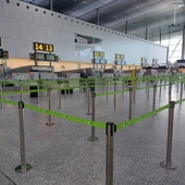 Cierra el aeropuerto de Lavacolla durante 35 días por obras de restauración de la pista mientras los trabajadores de la terminal están en ERTE, vacaciones o desplazados a Alvedro Cierra el aeropuerto de Lavacolla durante 35 días por obras de restauración de la pista mientras los trabajadores de la terminal están en ERTE, vacaciones o desplazados a Alvedro