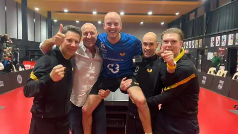 El Kuxabank tras su victoria en Lille El Kuxabank tras su victoria en Lille