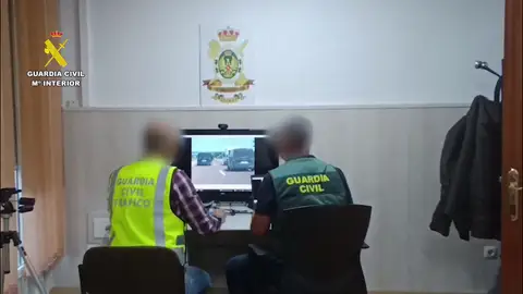 Un seguidor de la Real Sociedad es detenido en Gipuzkoa tras acosar en carretera a aficionados del Atlético Un seguidor de la Real Sociedad es detenido en Gipuzkoa tras acosar en carretera a aficionados del Atlético