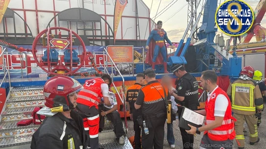 Efectivos de emergencias socorren a los heridos en el lugar del accidente. Efectivos de emergencias socorren a los heridos en el lugar del accidente.