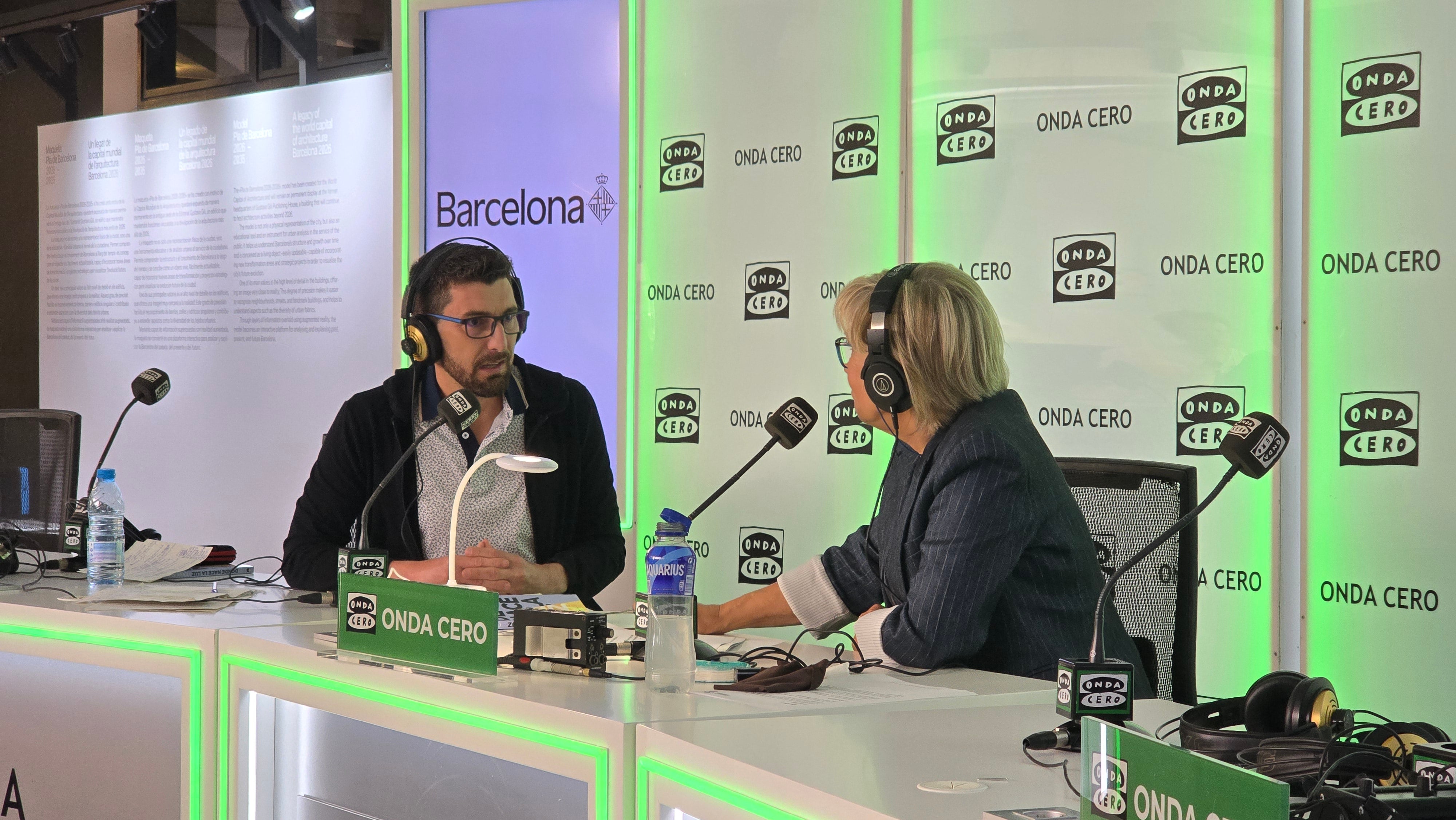 El doctor Oriol Mitjà y Julia Otero El doctor Oriol Mitjà y Julia Otero