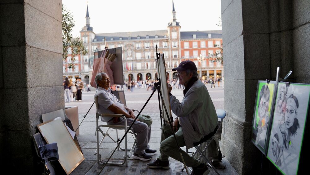 Miguel Ángel, caricaturista en la Plaza Mayor de Madrid