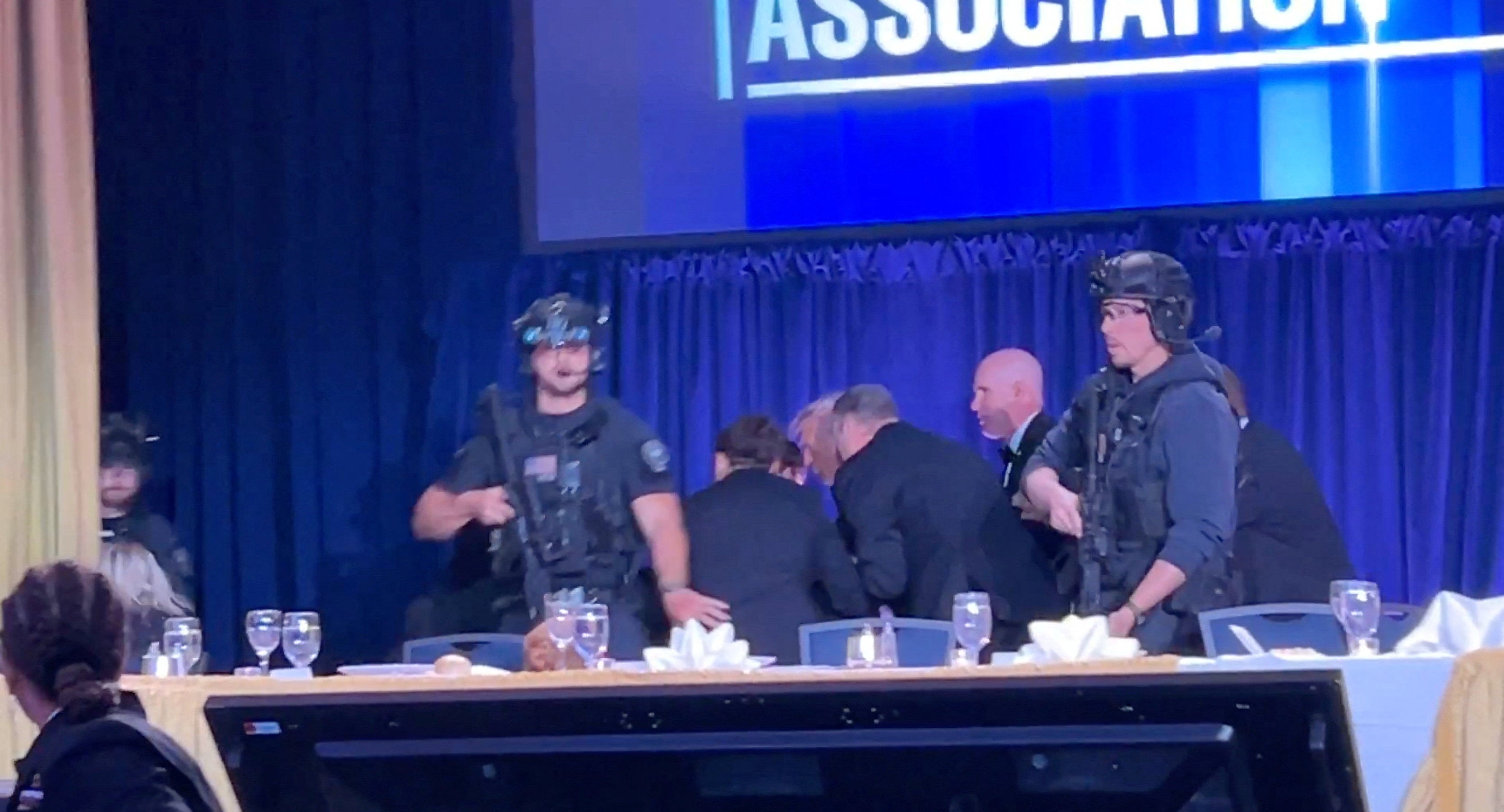 Trump, evacuado ileso de la cena de corresponsales de la Casa Blanca tras un intento de atentado Trump, evacuado ileso de la cena de corresponsales de la Casa Blanca tras un intento de atentado