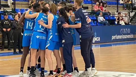 Piña de las jugadoras del bando charro en el último partido en casa Piña de las jugadoras del bando charro en el último partido en casa