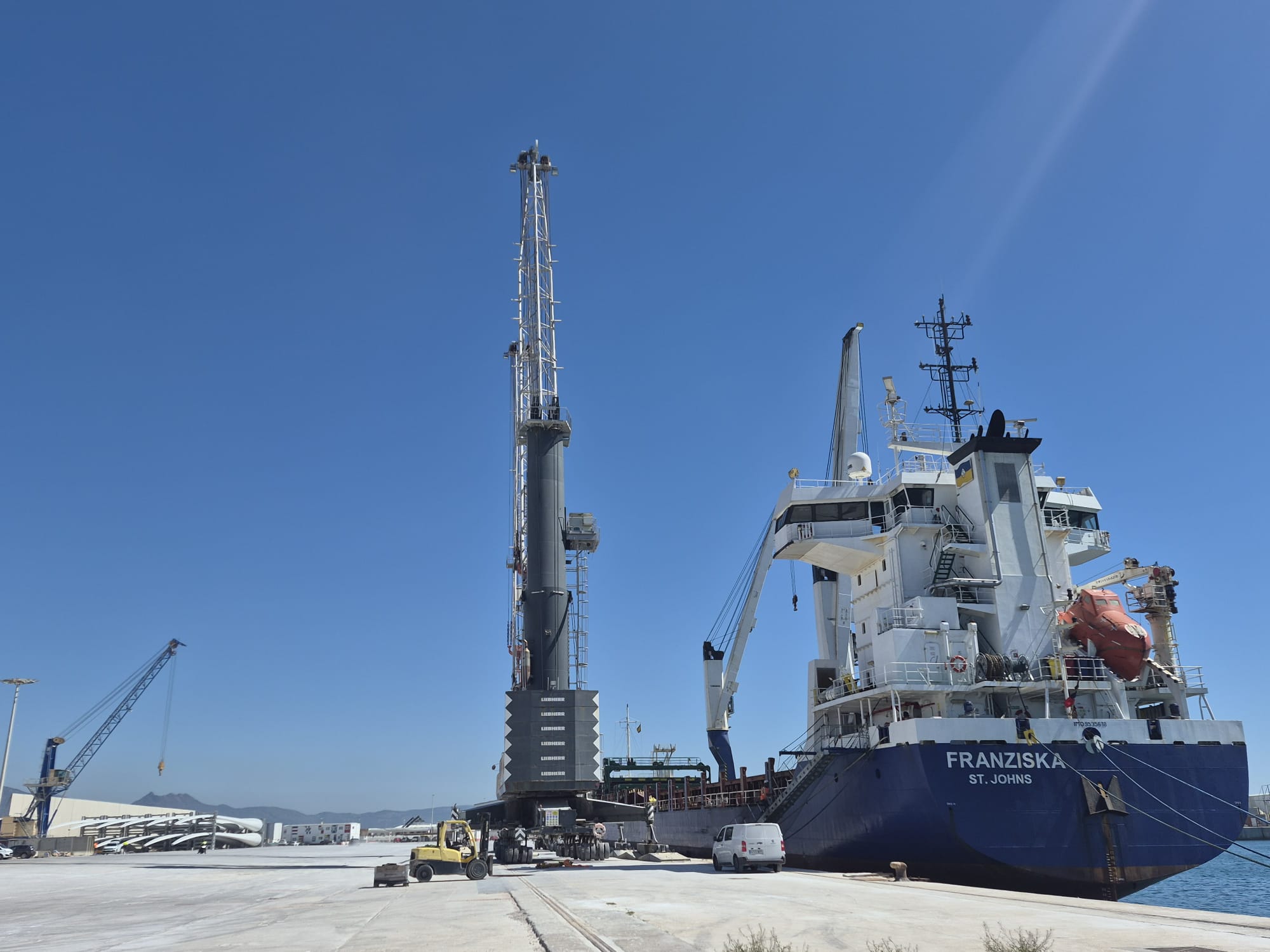 PortCastelló realiza una operación de alta precisión con la carga de nueve vagones ferroviarios con destino a El Cairo PortCastelló realiza una operación de alta precisión con la carga de nueve vagones ferroviarios con destino a El Cairo