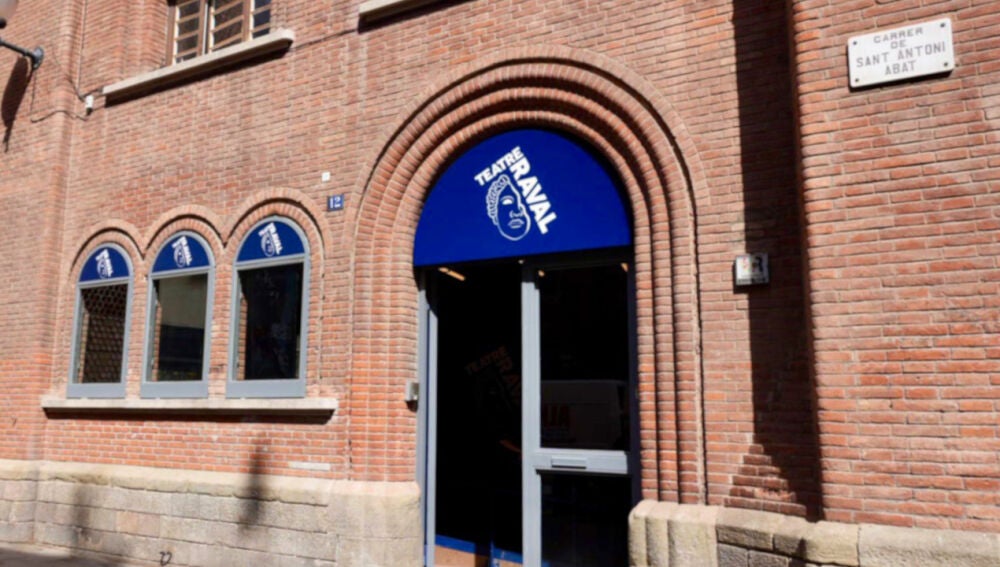 La façana del Teatre Raval, al carrer Sant Antoni Abat de Barcelona