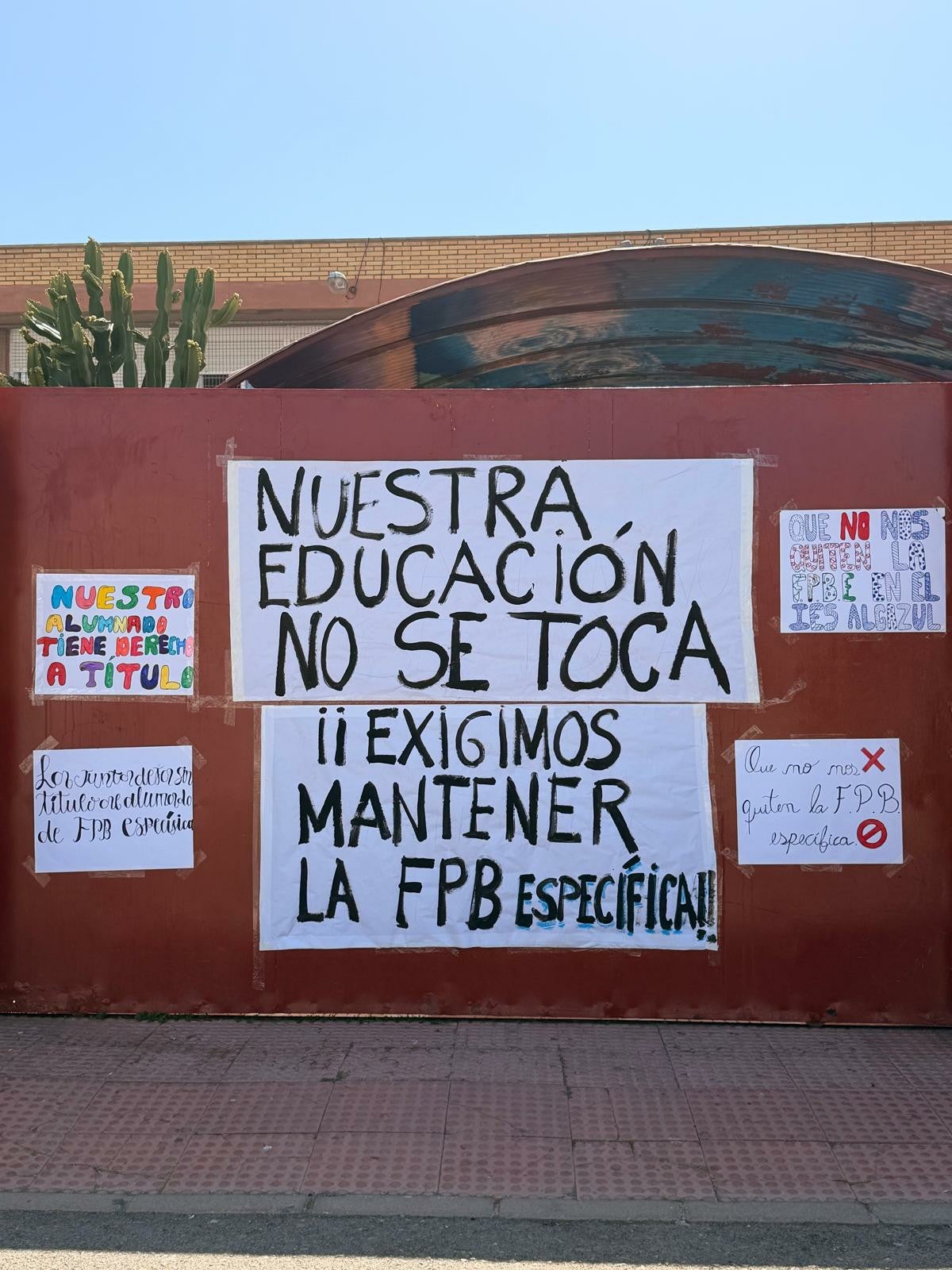 La comunidad del IES Algazul de Roquetas contra el cierre del módulo de FP para estudiantes con discapacidad funcional La comunidad del IES Algazul de Roquetas contra el cierre del módulo de FP para estudiantes con discapacidad funcional