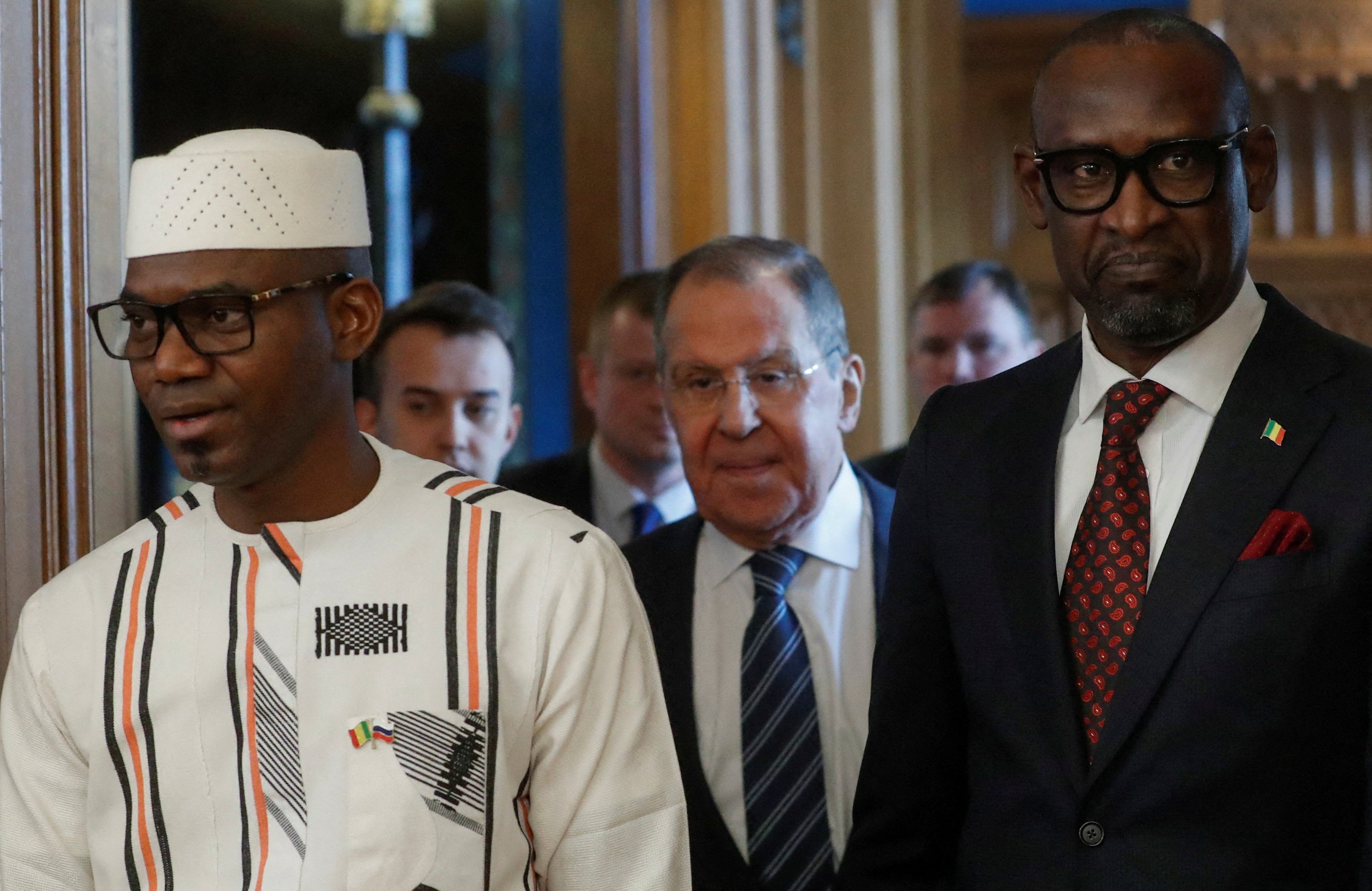 Muere el ministro de Defensa de Mali durante los ataques del sábado vinculados a Al Qaeda Muere el ministro de Defensa de Mali durante los ataques del sábado vinculados a Al Qaeda