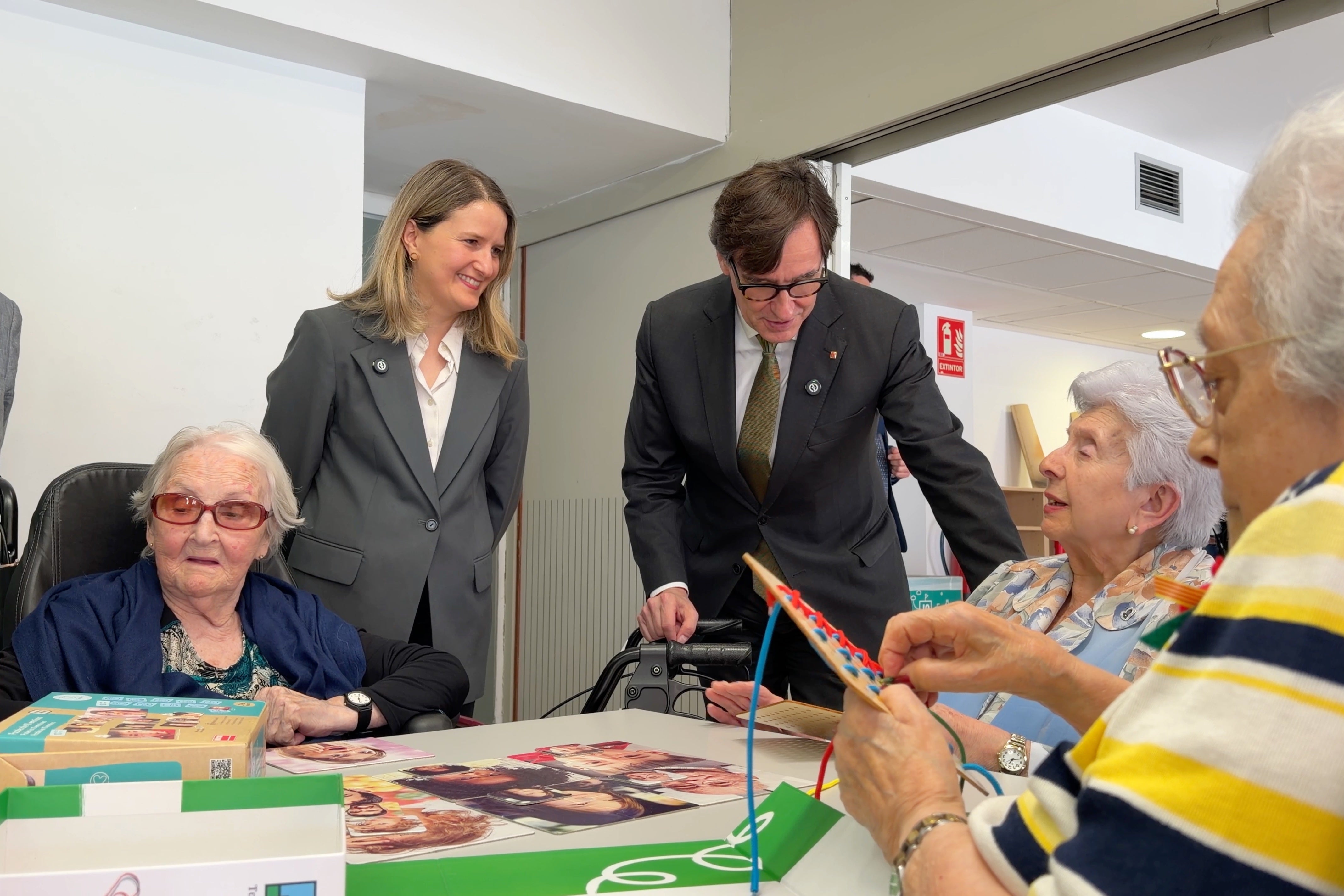 El Govern condona els deutes per les ajudes a la dependència cobrades per error El Govern condona els deutes per les ajudes a la dependència cobrades per error