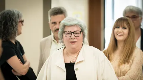 Dolores Vázquez, tras recibir la Medalla a la Promoción de los Valores de Igualdad Dolores Vázquez, tras recibir la Medalla a la Promoción de los Valores de Igualdad