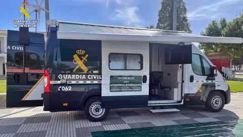 La Guardia Civil implanta una oficina móvil para atender a la ciudadanía en zonas rurales de la provincia de Badajoz La Guardia Civil implanta una oficina móvil para atender a la ciudadanía en zonas rurales de la provincia de Badajoz