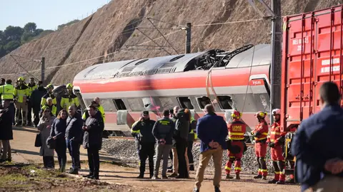 Agentes de los servicios de emergencias trabajan en el lugar del accidente ferroviario, a 20 de enero de 2026, en Adamuz, Córdoba, Andalucía (España). Agentes de los servicios de emergencias trabajan en el lugar del accidente ferroviario, a 20 de enero de 2026, en Adamuz, Córdoba, Andalucía (España).