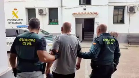 Detenido un vecino de Fuente del Maestre cuando vendría droga en el aparcamiento del Hospital de Zafra Detenido un vecino de Fuente del Maestre cuando vendría droga en el aparcamiento del Hospital de Zafra
