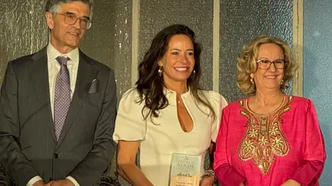 El Ayuntamiento de Málaga y Alicia Izquierdo, concejala de Innovación, premiados en la categoría Economía del Dato y Valor Digital de la X Noche de las Telecomunicaciones de Madrid El Ayuntamiento de Málaga y Alicia Izquierdo, concejala de Innovación, premiados en la categoría Economía del Dato y Valor Digital de la X Noche de las Telecomunicaciones de Madrid