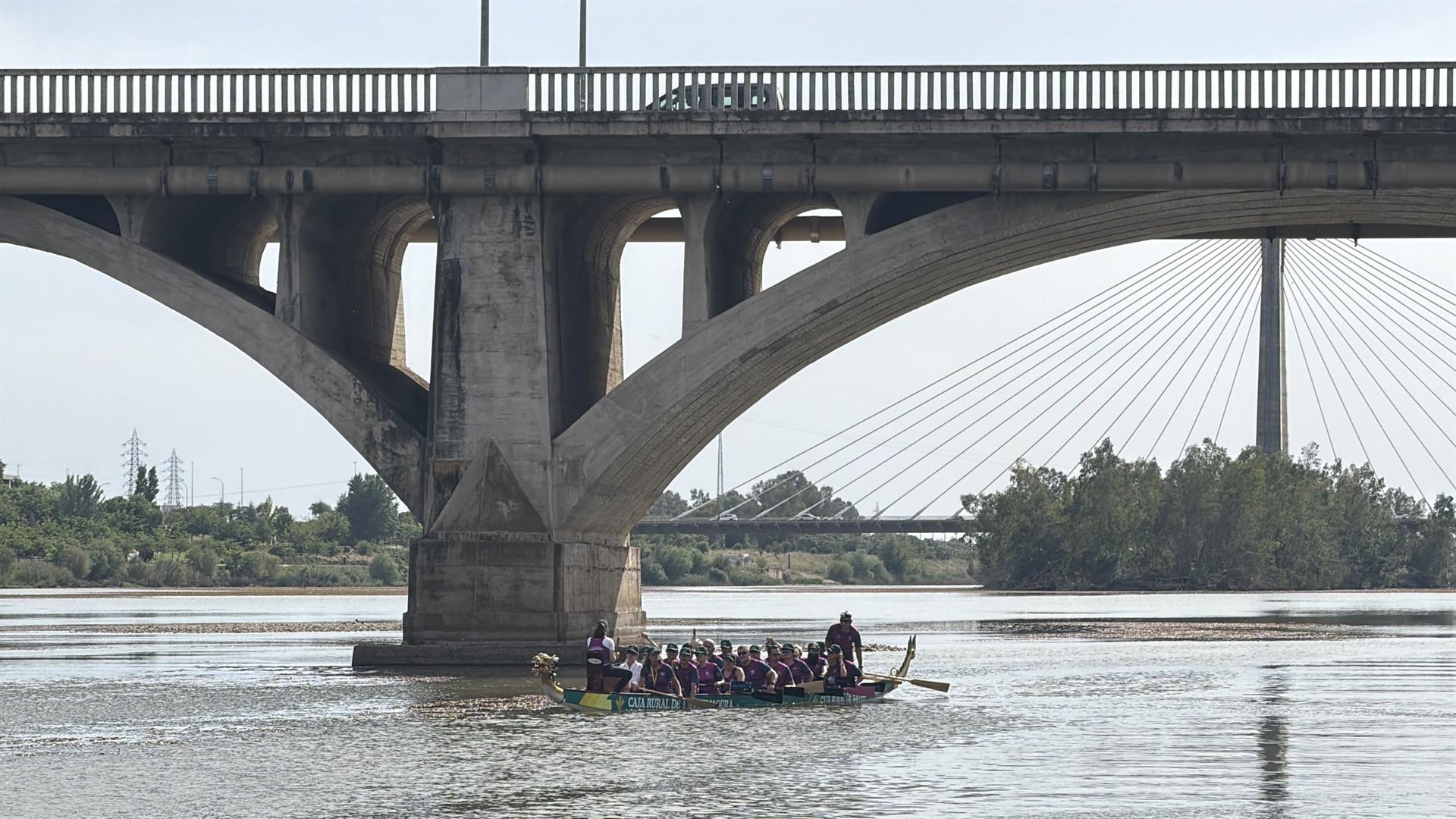 Caja Rural de Extremadura firma un convenio con el Club Piragüismo Extremadura para desarrollar actividades deportivas Caja Rural de Extremadura firma un convenio con el Club Piragüismo Extremadura para desarrollar actividades deportivas