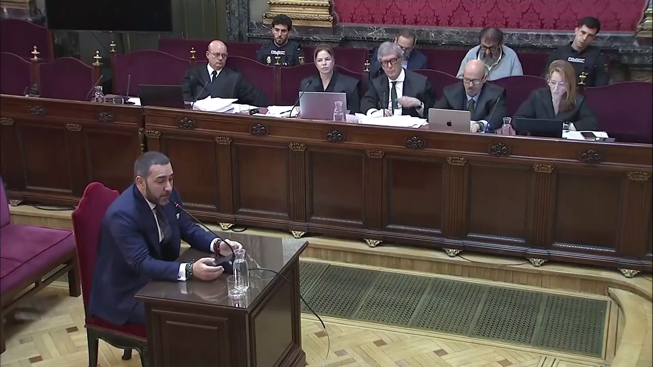 Aldama relata el presunto engranaje de financiación ilegal del PSOE: "Las empresas tenían que pagar en efectivo" Aldama relata el presunto engranaje de financiación ilegal del PSOE: "Las empresas tenían que pagar en efectivo"