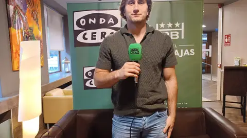 Iván Calvo Santos (Carballo, 1998) converteuse nos últimos anos nunha das pezas máis sólidas e recoñecibles do Club Cisne Balonmano. Encuentros Rías Bajas