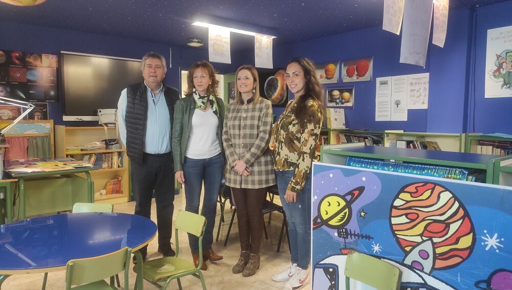 María Dolores Pérez junto a Vanessa Irla, Inmaculada Pacheco y Antonio Ruiz en CEIP Luis Palacios de Valdepeñas 
