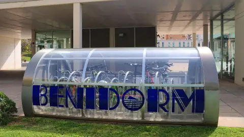 Benidorm adjudica la instalación de 13 aparcabicis inteligentes por 541.326 euros Benidorm adjudica la instalación de 13 aparcabicis inteligentes por 541.326 euros