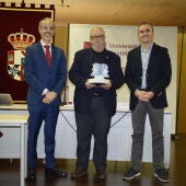 El programador cultural, Ricardo Beléndez, y el profesor Javier Sánchez, premiados por la UCLM