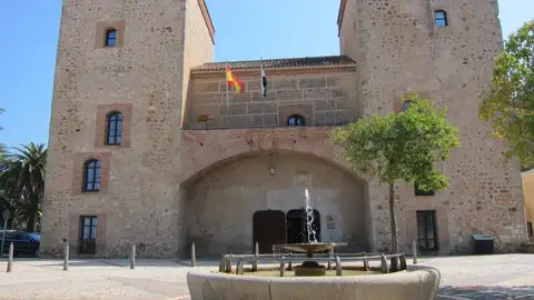 El Ministerio de Cultura se ofrece a cooperar "en todo lo necesario" tras el robo del 'Tesoro de Villanueva' en Badajoz El Ministerio de Cultura se ofrece a cooperar "en todo lo necesario" tras el robo del 'Tesoro de Villanueva' en Badajoz