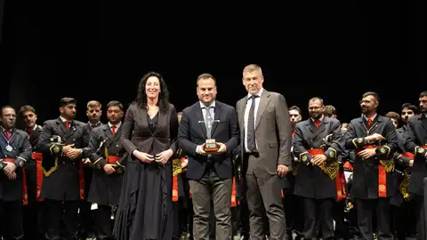 María Vázquez, Daniel Valverde y Juan Antonio Manzano durante la entrega de premios María Vázquez, Daniel Valverde y Juan Antonio Manzano durante la entrega de premios