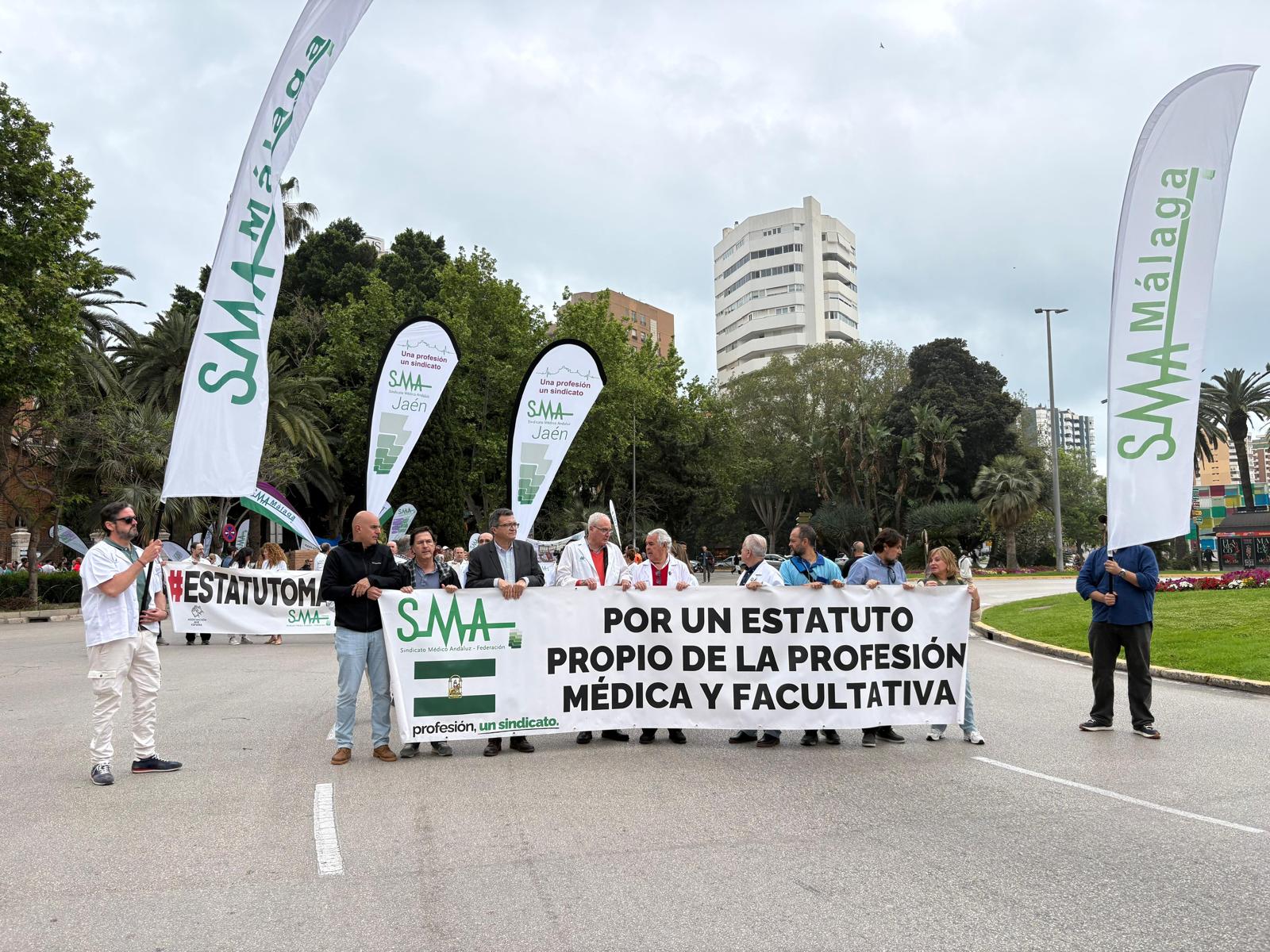 El Sindicato Médico Andaluz se concentra en Málaga para exigir un Estatuto Marco propio El Sindicato Médico Andaluz se concentra en Málaga para exigir un Estatuto Marco propio