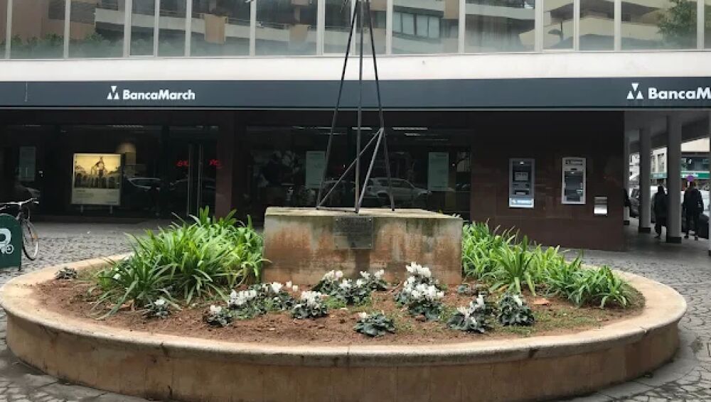 Imagen del exterior de la sede de Banca March en Ibiza