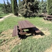 La zona verde de Balsas de Chirín estrena ocho mesas de picnic