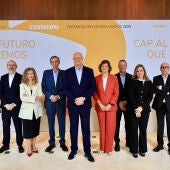 El director general de Consum (en el centro) junto a los miembros del equipo directivo de la cooperativa.