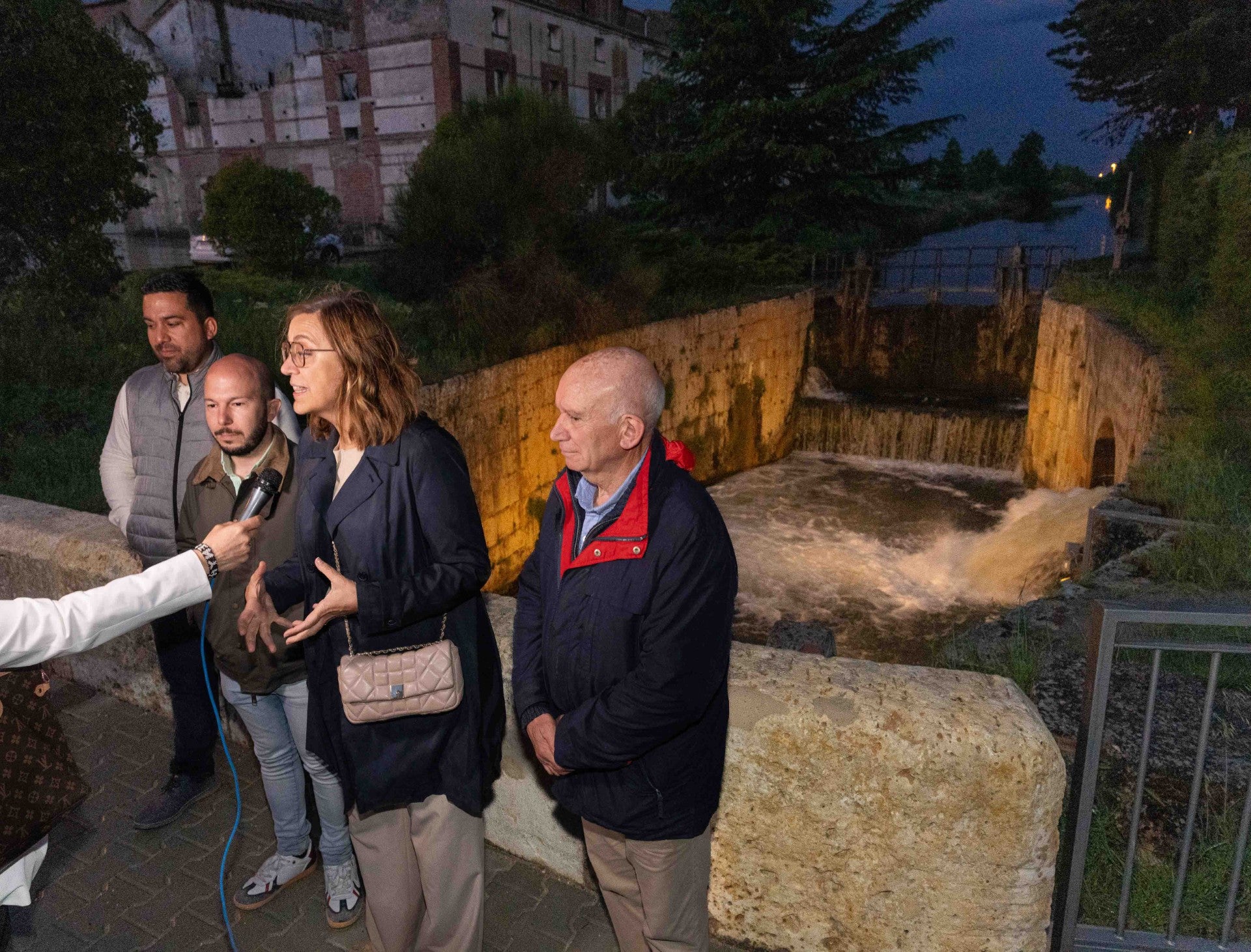 El Consorcio del Canal de Castilla regenera el puente de Villamuriel e ilumina de manera ornamental y eficiente la esclusa 33 y su entono El Consorcio del Canal de Castilla regenera el puente de Villamuriel e ilumina de manera ornamental y eficiente la esclusa 33 y su entono