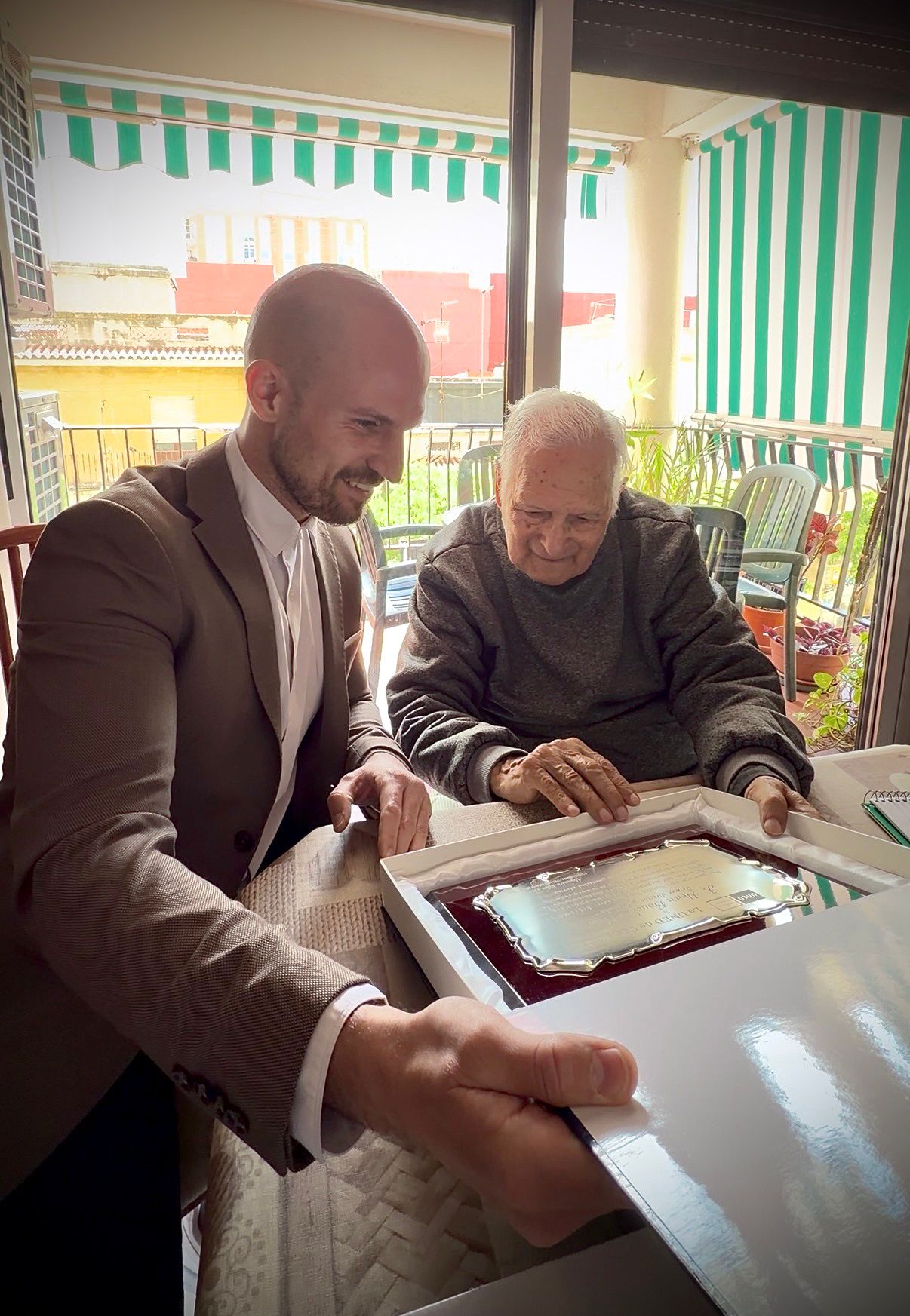 La UNED de Castellón rinde homenaje a Henri Bouché por toda una vida dedicada a la educación La UNED de Castellón rinde homenaje a Henri Bouché por toda una vida dedicada a la educación