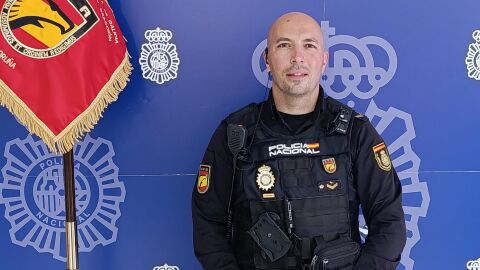 O Policía Nacional, Marcos Vázquez, e a sua dona María, salvoulle e deulle a vida a Lucía e a Jorge O Policía Nacional, Marcos Vázquez, e a sua dona María, salvoulle e deulle a vida a Lucía e a Jorge