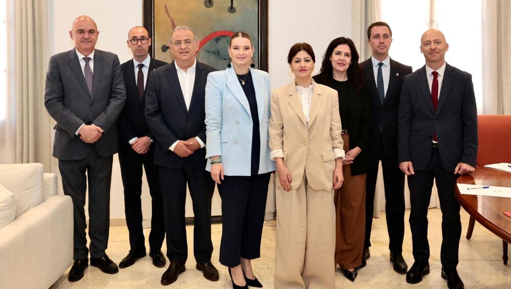 Un momento de la reunión con la ministra Sira Rego