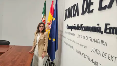 Extremadura lidera la bajada de paro en el último año y es la segunda donde más crece el empleo Extremadura lidera la bajada de paro en el último año y es la segunda donde más crece el empleo