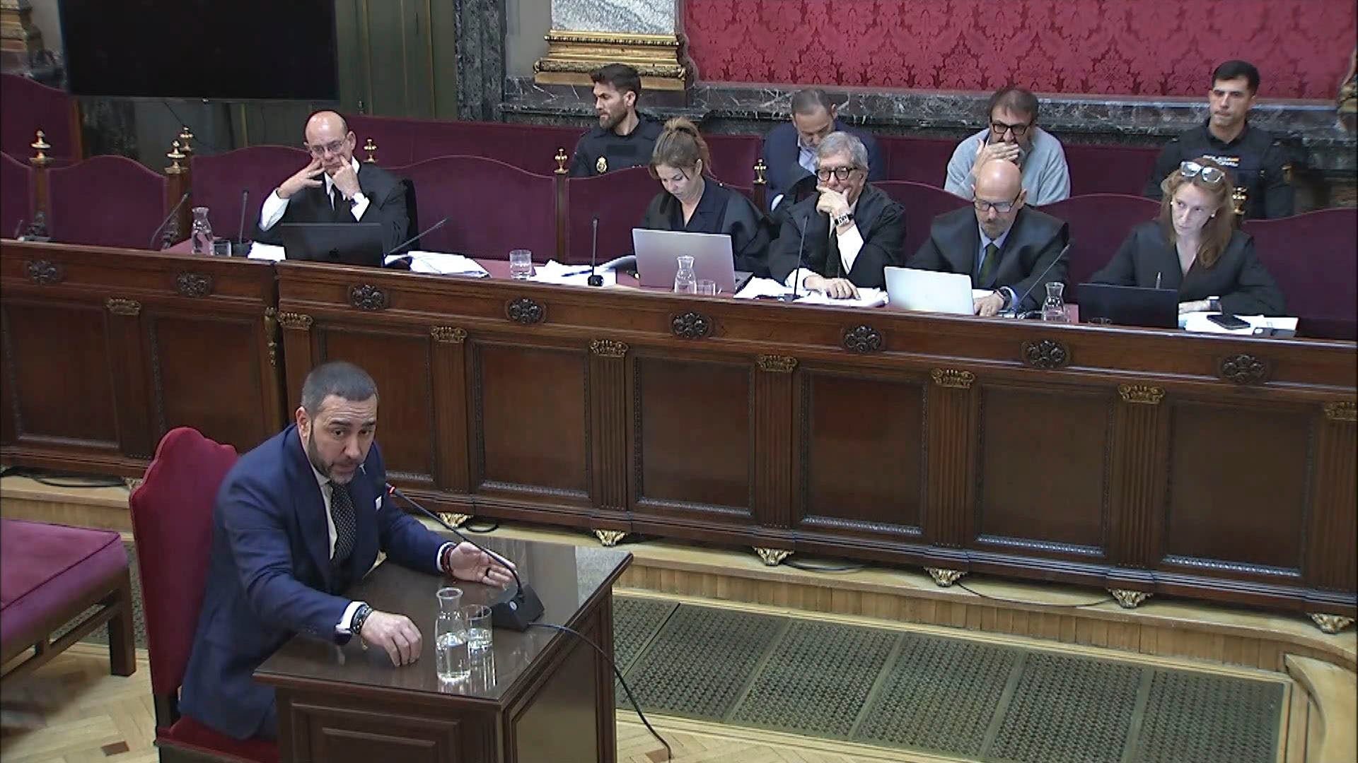 La reacción del PSOE a las declaraciones de Aldama y Koldo: incredulidad por las "mentiras" y niegan los billetes de 500 La reacción del PSOE a las declaraciones de Aldama y Koldo: incredulidad por las "mentiras" y niegan los billetes de 500