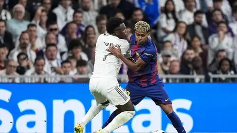 Vinicius Jr y Lamine Yamal durante el Clásico Vinicius Jr y Lamine Yamal durante el Clásico
