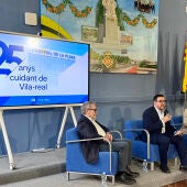 El ex alcalde, Manolo Vilanova, y el ex conseller de Sanidad, Alejandro Fontdemora, celebran el 25 aniversario del hospital de la Plana. 