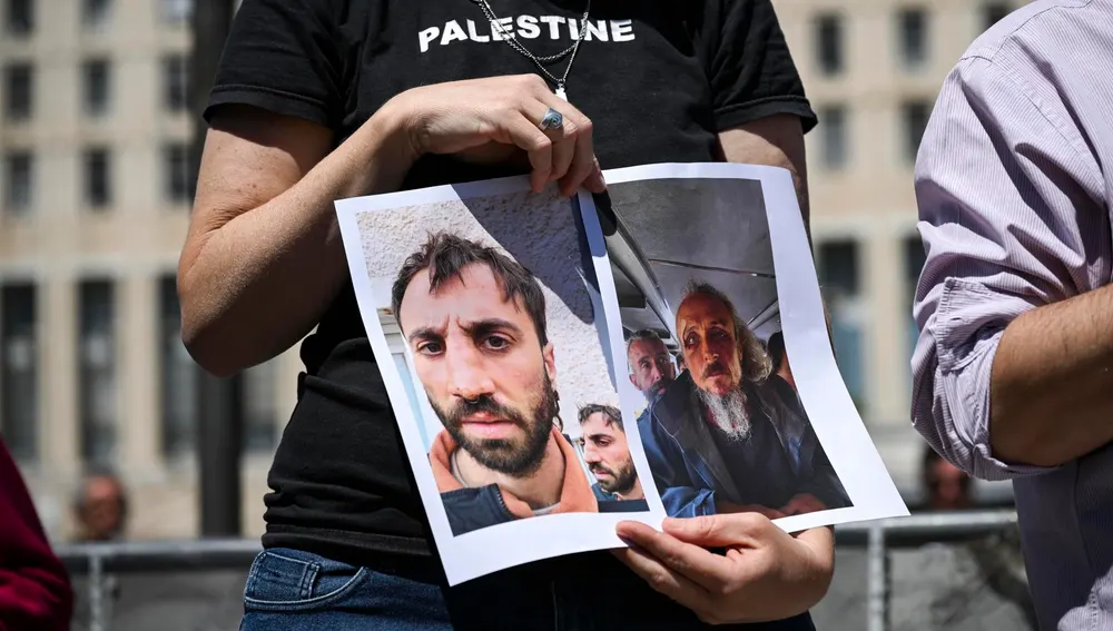 Fotografías de activistas heridos por soldados israelíes durante una manifestación en Italia para exigir la liberación de dos activistas de la Global Sumud Flotilla, Saif Abukeshek y Thiago Ávila. Fotografías de activistas heridos por soldados israelíes durante una manifestación en Italia para exigir la liberación de dos activistas de la Global Sumud Flotilla, Saif Abukeshek y Thiago Ávila.