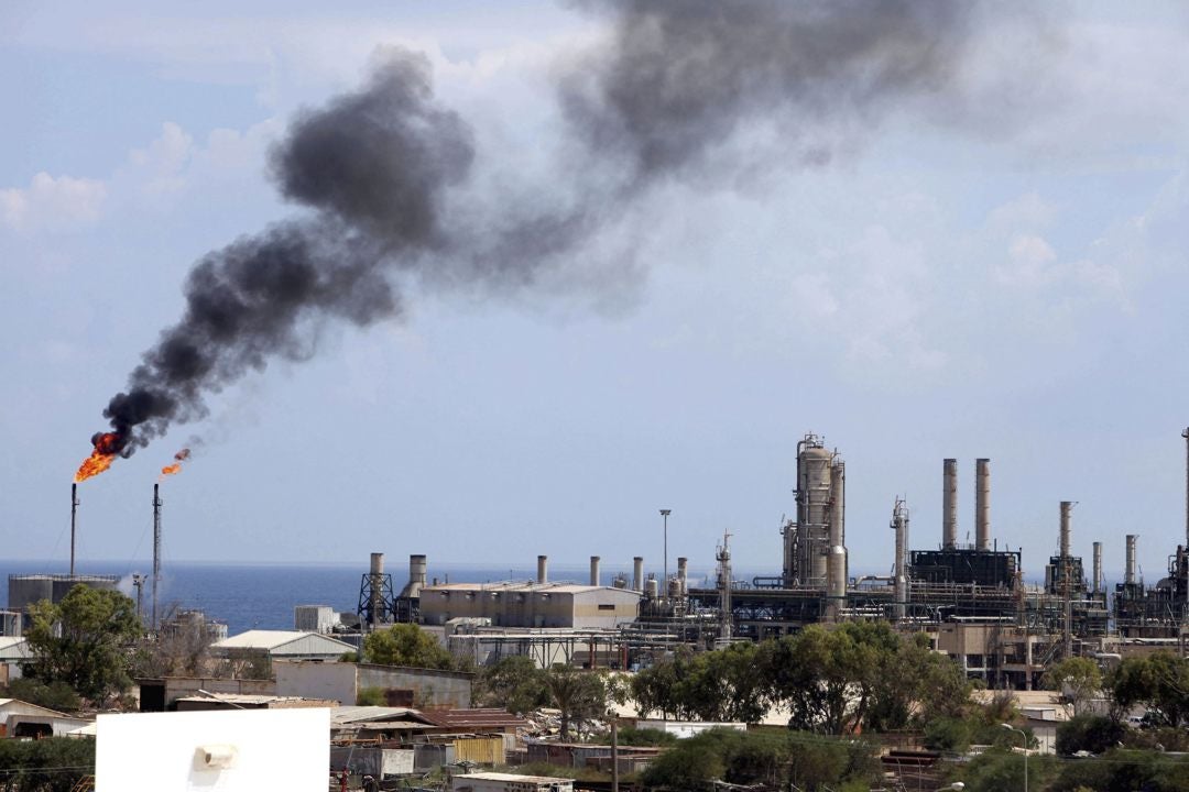 Cómo influirá la salida de Emiratos de la OPEP en el precio del petróleo: "Podría venderlo más barato, pero el problema es Ormuz" Cómo influirá la salida de Emiratos de la OPEP en el precio del petróleo: "Podría venderlo más barato, pero el problema es Ormuz"