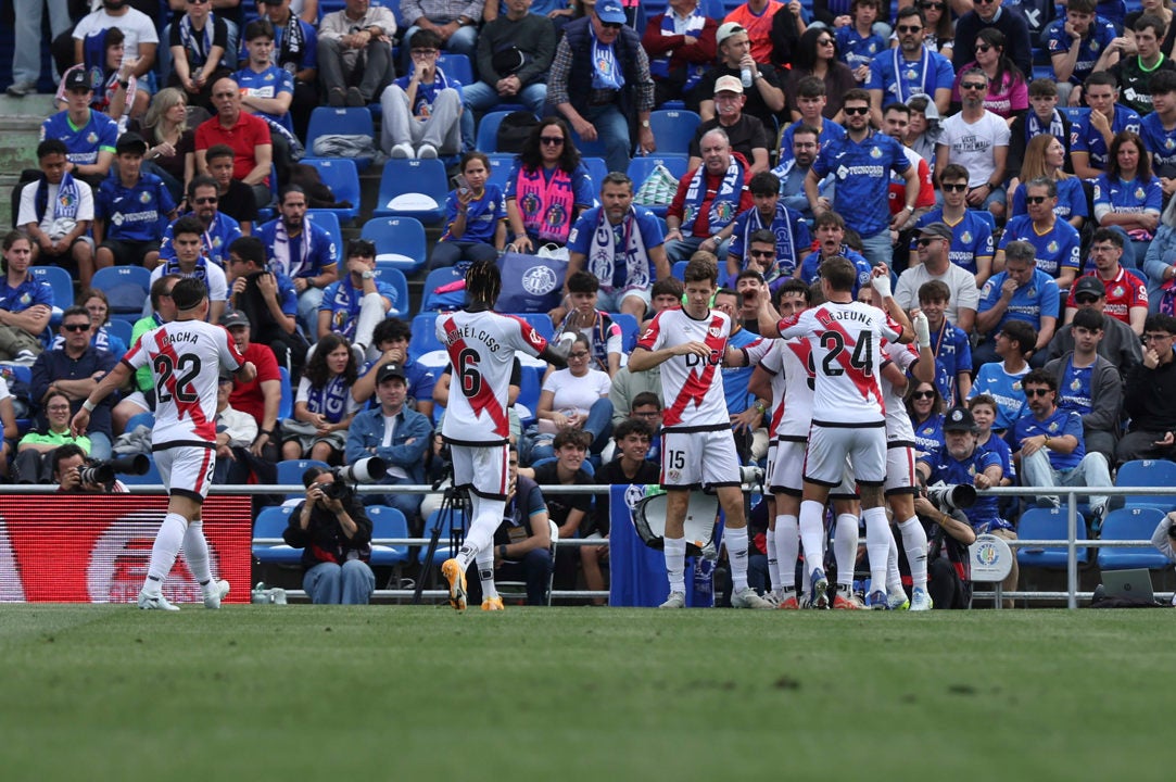 El Rayo alarga su fiesta europea y amarra la permanencia El Rayo alarga su fiesta europea y amarra la permanencia