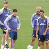 Julián, Giuliano, Sorloth y Giménez, en la lista para medirse al Arsenal